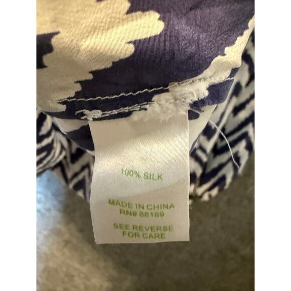 Lilly Pulitzer Silk Chevron V Neck Long Sleeve 1/4 Button Blouse Purple Size S - Picture 5 of 6